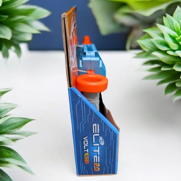 Nerf Elite 2.0 Volt SD-1 Blaster, 6 Official Nerf Darts, 2 Tactical Rails (New) - Picture 2 of 5